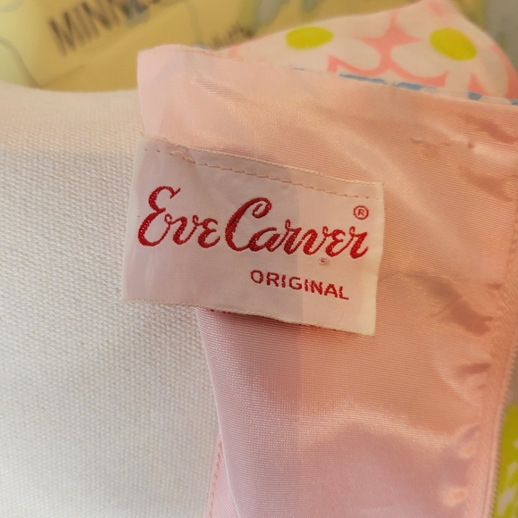 Vintage 1960s Eve Carter Floral Sleeveless Dress with Pleated Skirt - Picture 7 of 16